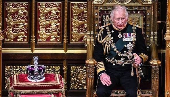 Best 250+ King Pick Up Lines: Royal Flirty Ideas 👑