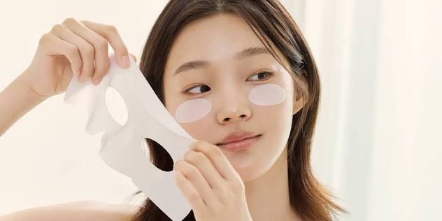 250+ Mask Pick Up Lines: Funny, Cute & Flirty Ideas 😷